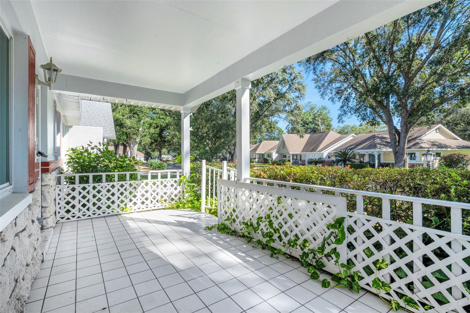 CIRCLE SQUARE WOODS - Residential