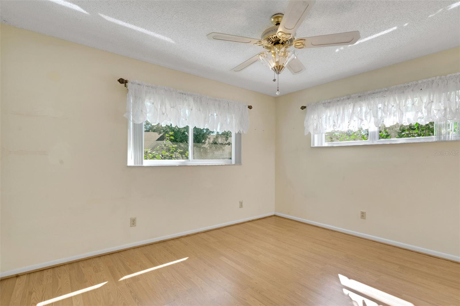CIRCLE SQUARE WOODS - Residential