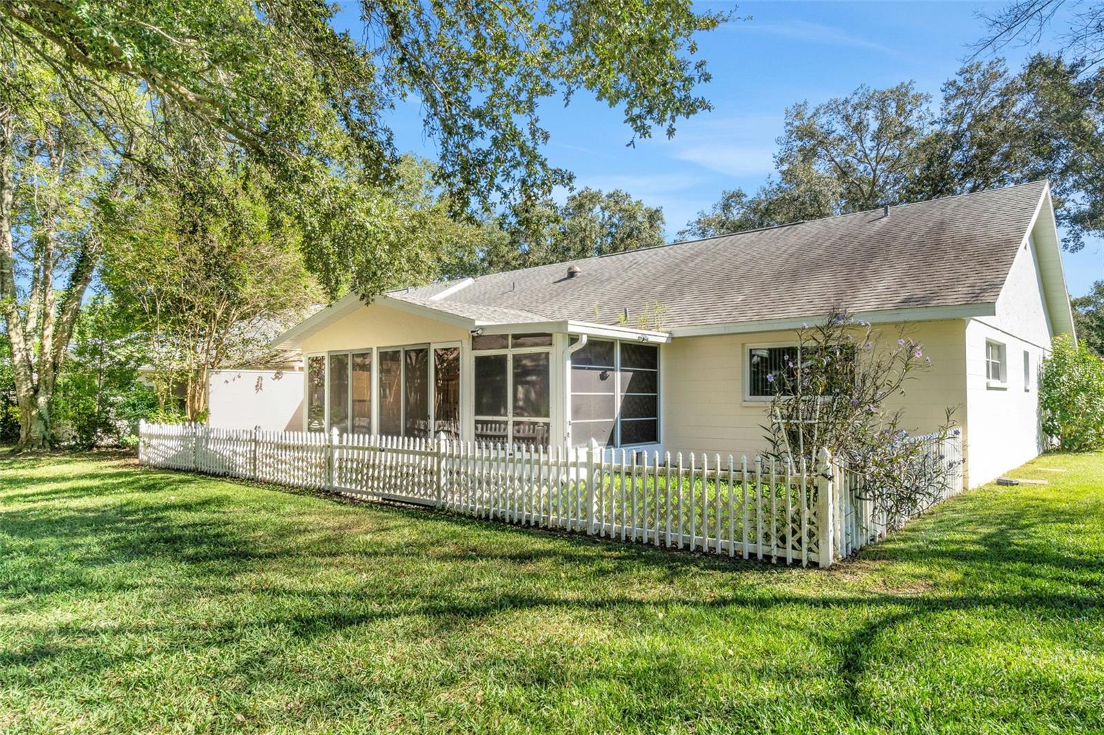 CIRCLE SQUARE WOODS - Residential