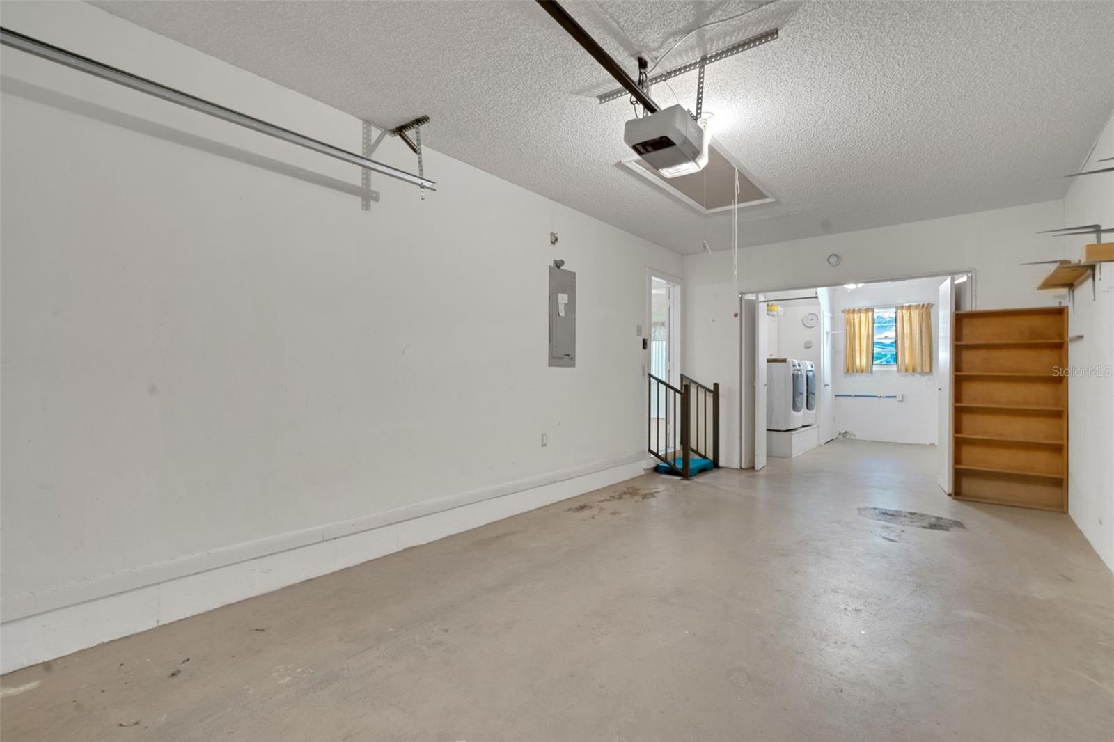 CIRCLE SQUARE WOODS - Residential