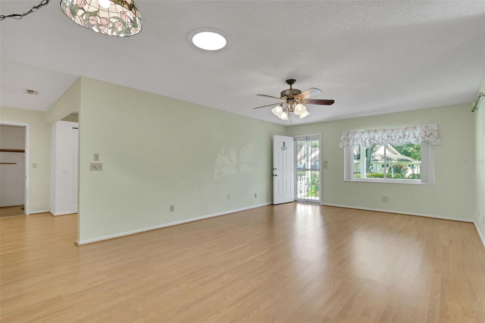 CIRCLE SQUARE WOODS - Residential