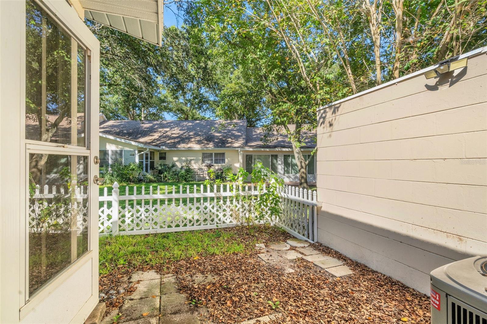 CIRCLE SQUARE WOODS - Residential