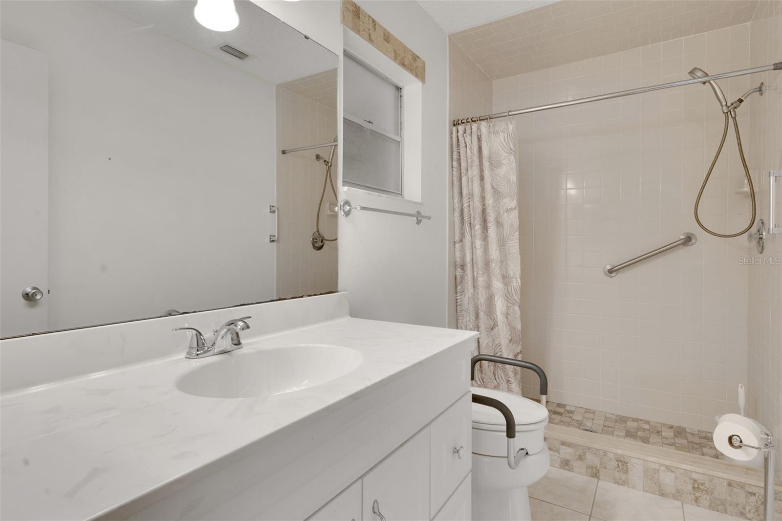 CIRCLE SQUARE WOODS - Residential