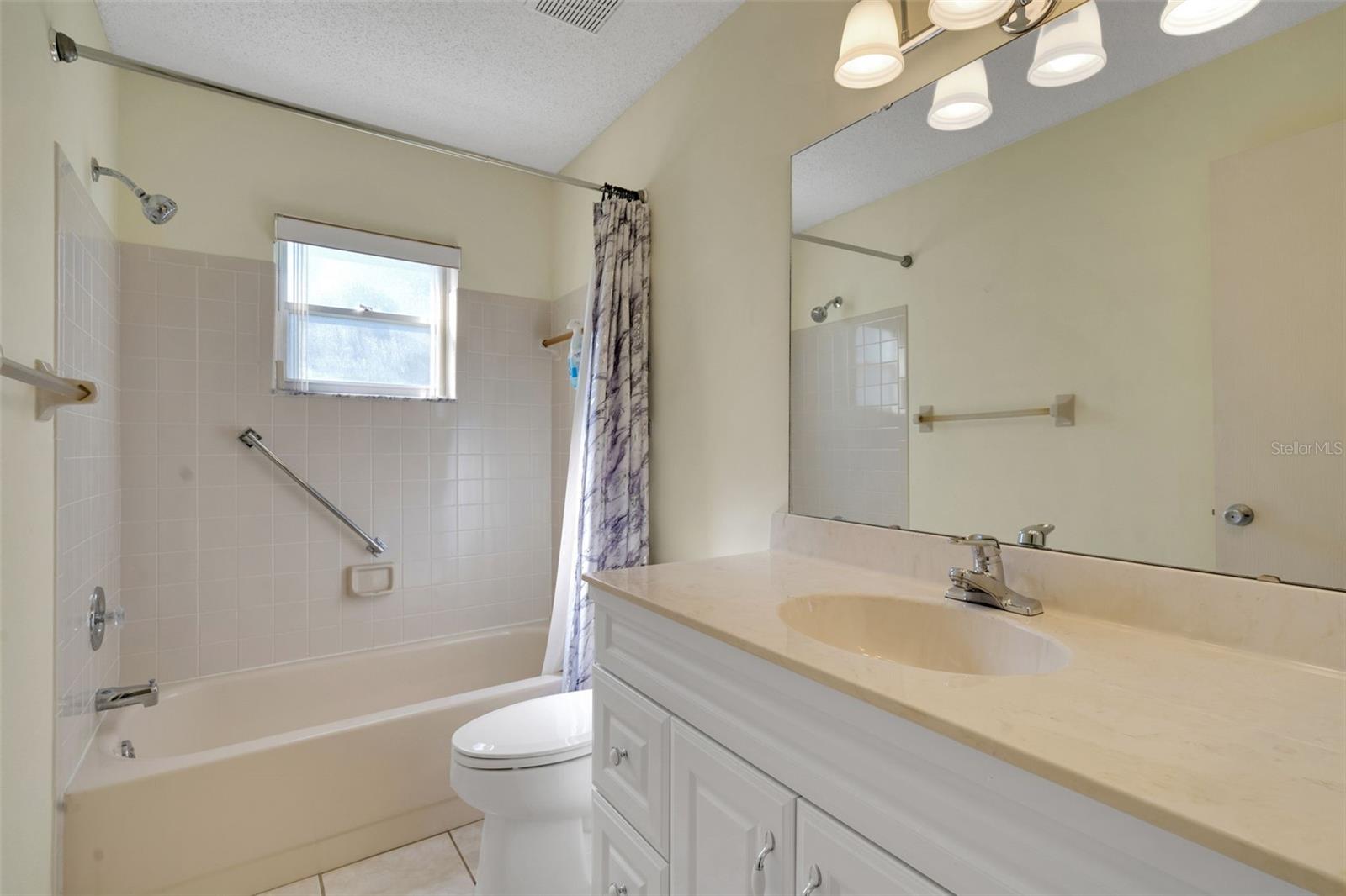 CIRCLE SQUARE WOODS - Residential