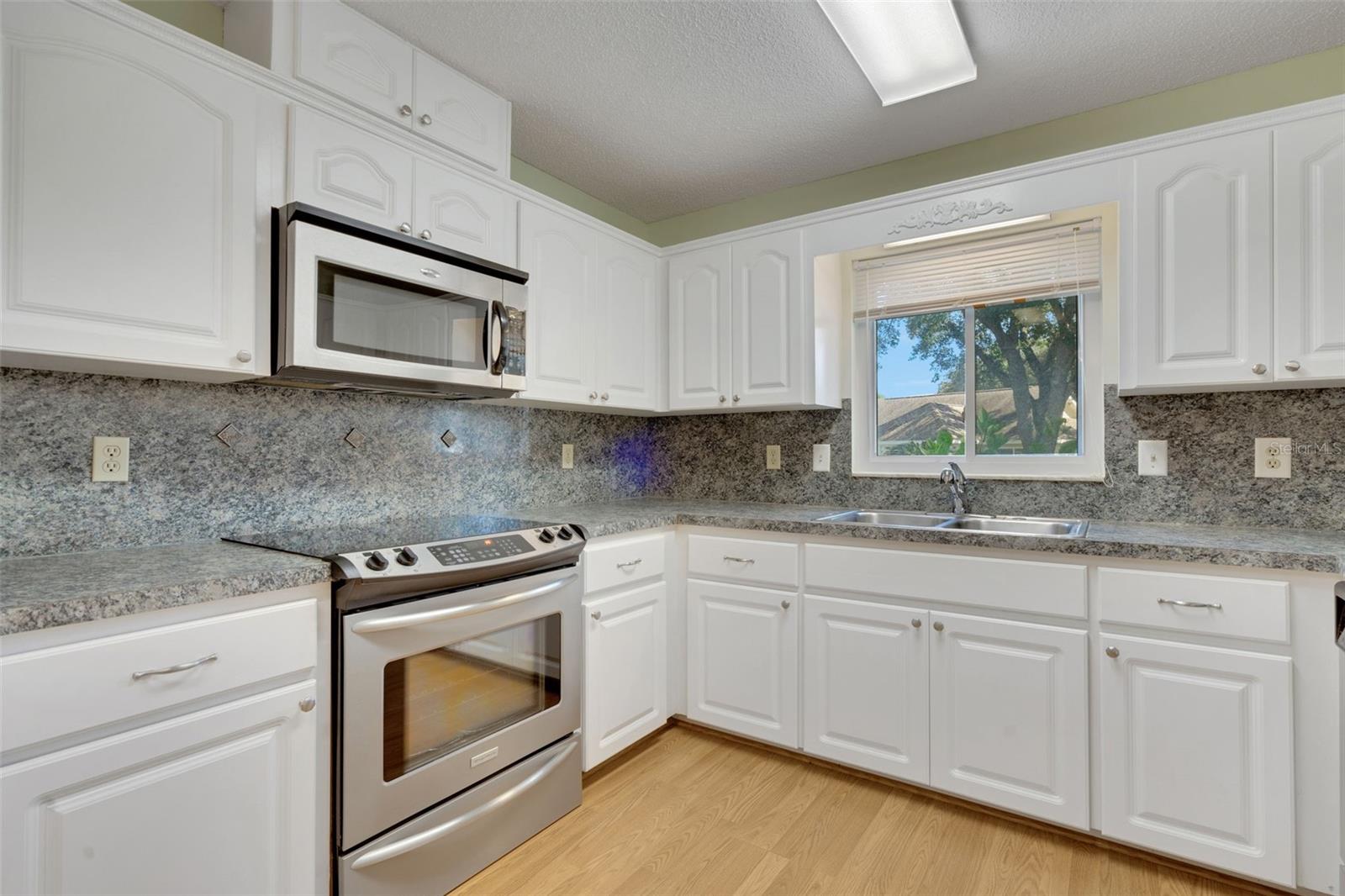 CIRCLE SQUARE WOODS - Residential