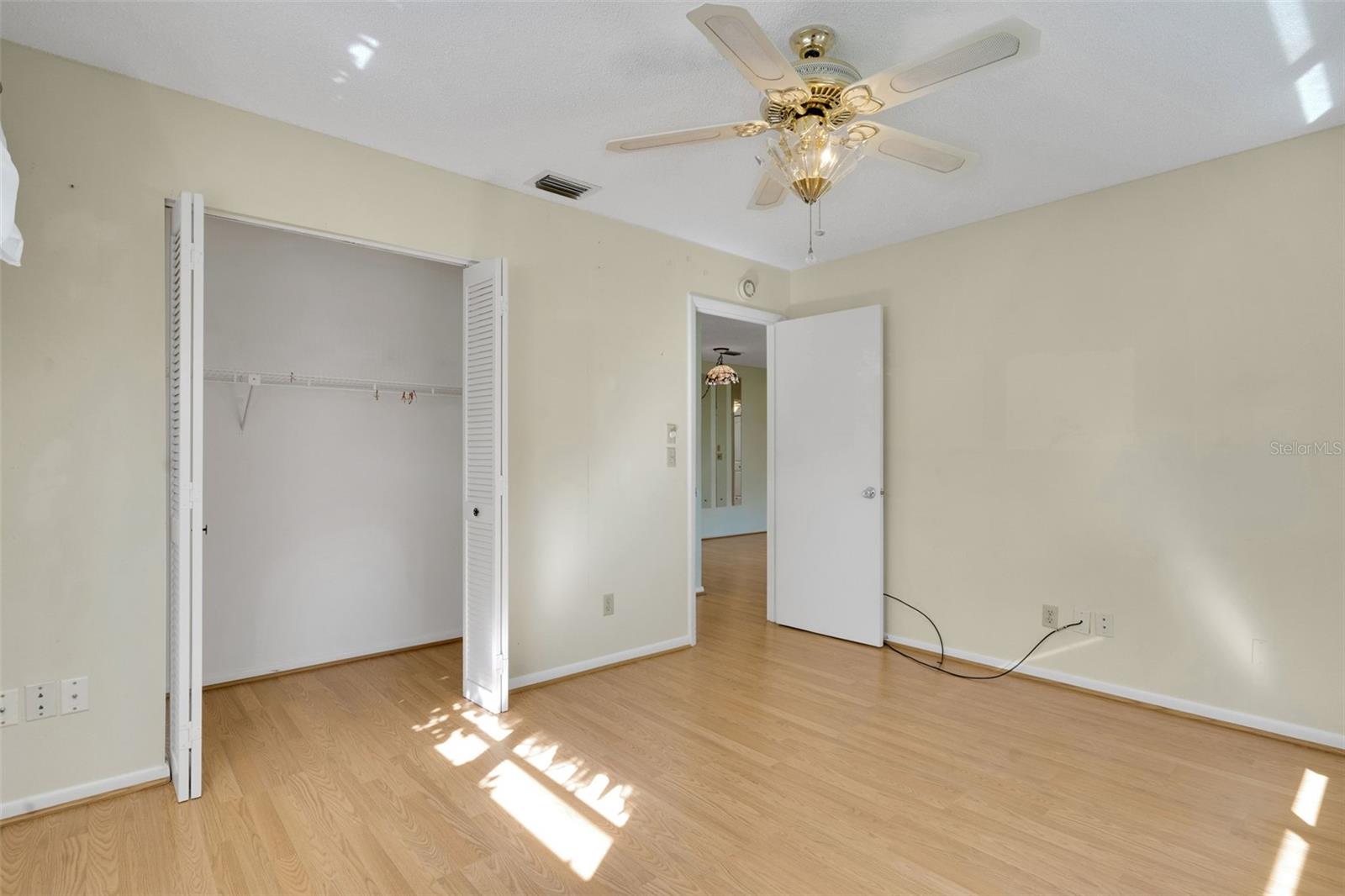 CIRCLE SQUARE WOODS - Residential