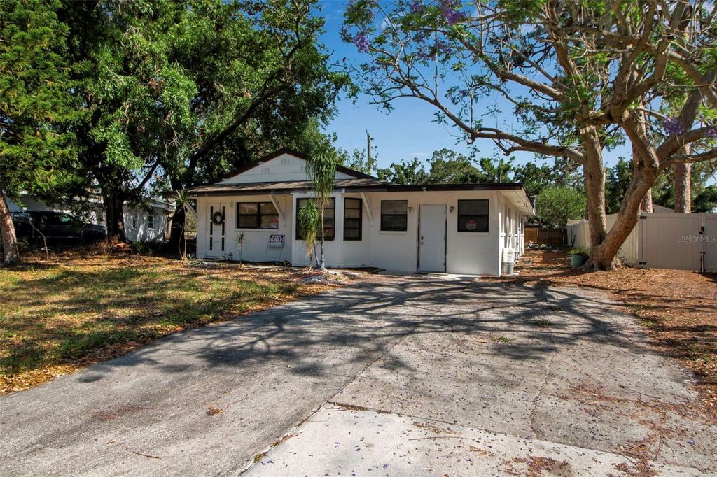 Photo of 4918 Lahaina Drive, Sarasota, FL 34232 (MLS # A4650833)