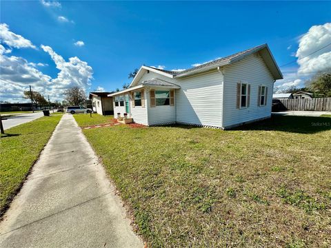 A home in AUBURNDALE