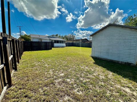 A home in AUBURNDALE