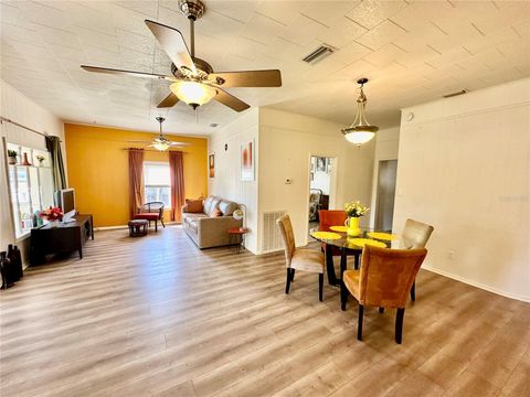 A home in AUBURNDALE