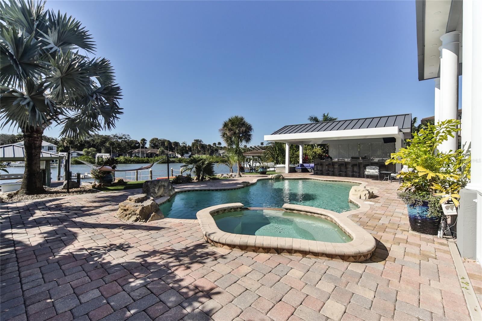 Yacht Club Island Estate - Residential