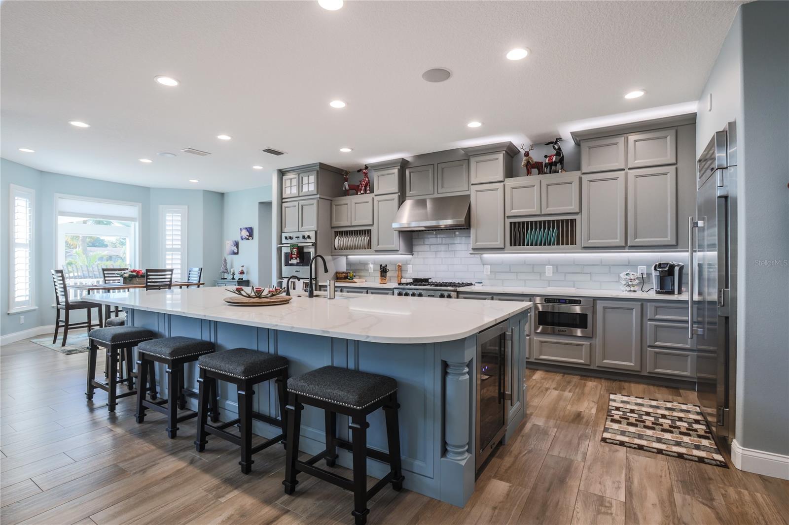 Yacht Club Island Estate - Residential