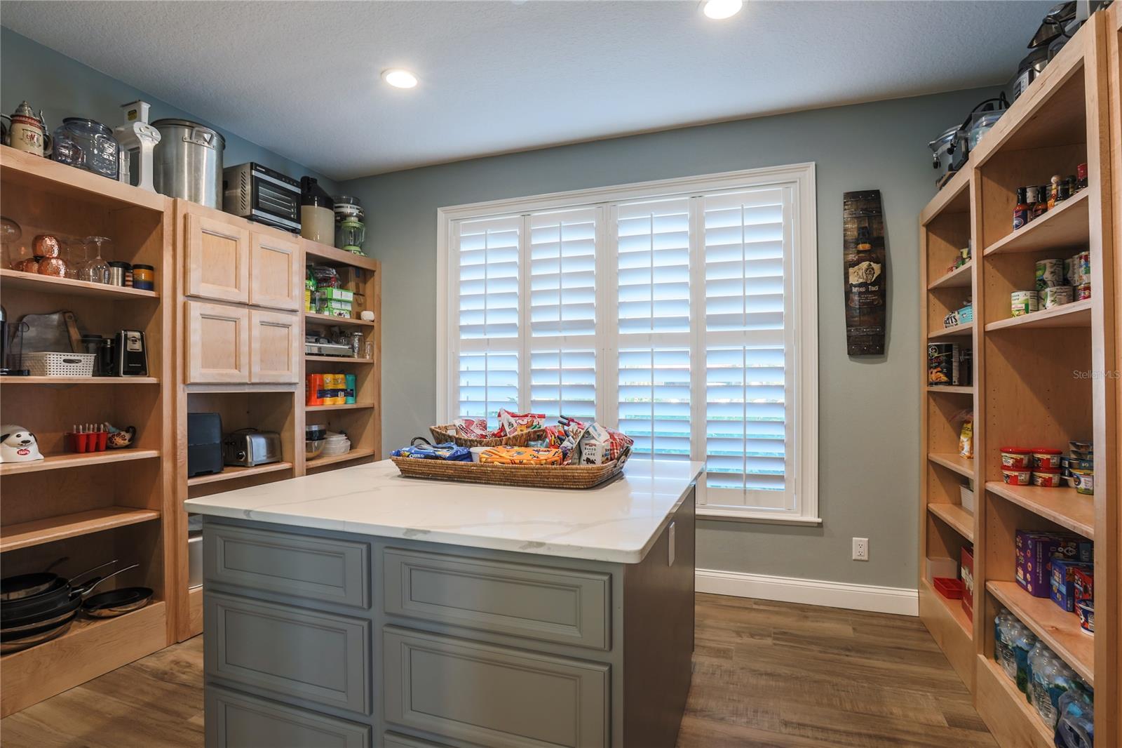 Yacht Club Island Estate - Residential