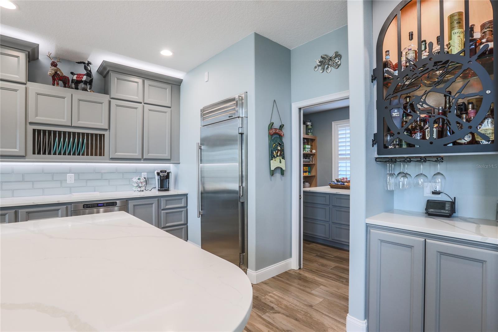 Yacht Club Island Estate - Residential