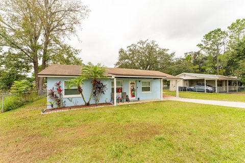 A home in AUBURNDALE