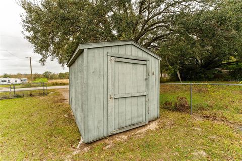 A home in AUBURNDALE