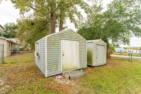 A home in AUBURNDALE