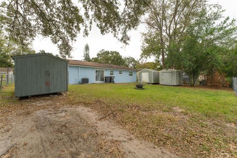 A home in AUBURNDALE