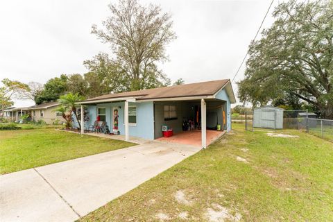 A home in AUBURNDALE