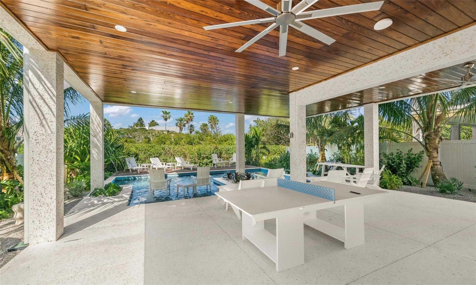 7074800; 302 COCONUT AVENUE; LOT 1; PB 0070/0185 - Residential