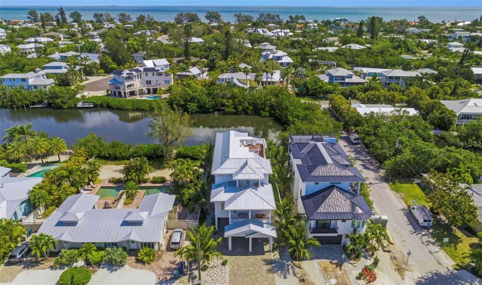 7074800; 302 COCONUT AVENUE; LOT 1; PB 0070/0185 - Residential