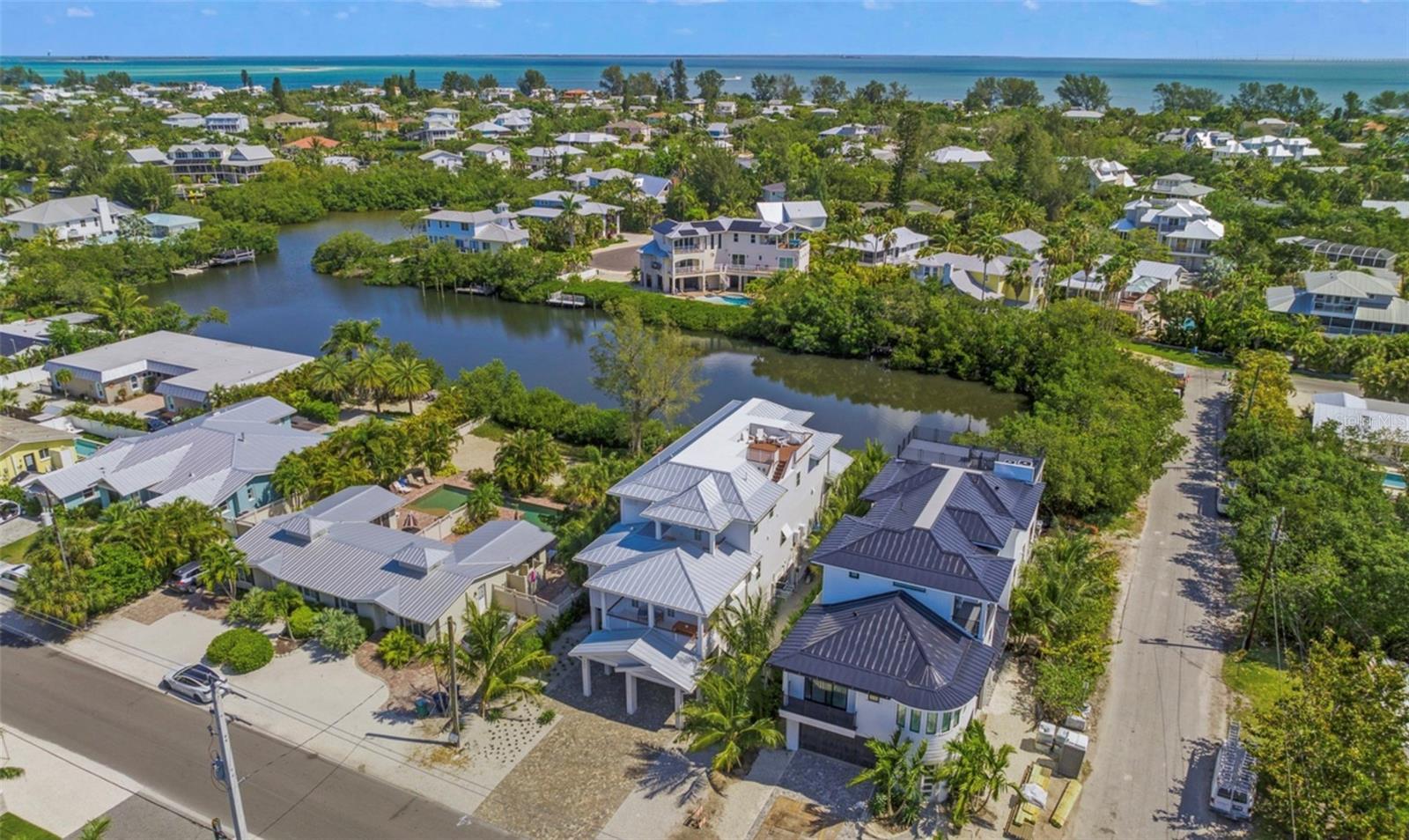 7074800; 302 COCONUT AVENUE; LOT 1; PB 0070/0185 - Residential