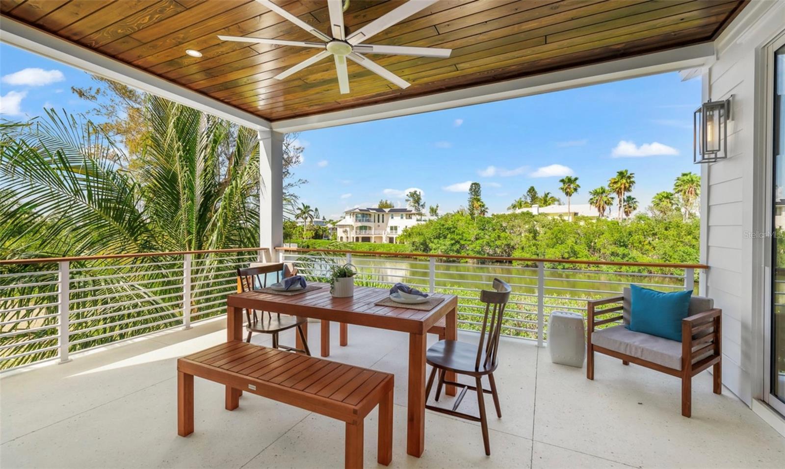 7074800; 302 COCONUT AVENUE; LOT 1; PB 0070/0185 - Residential