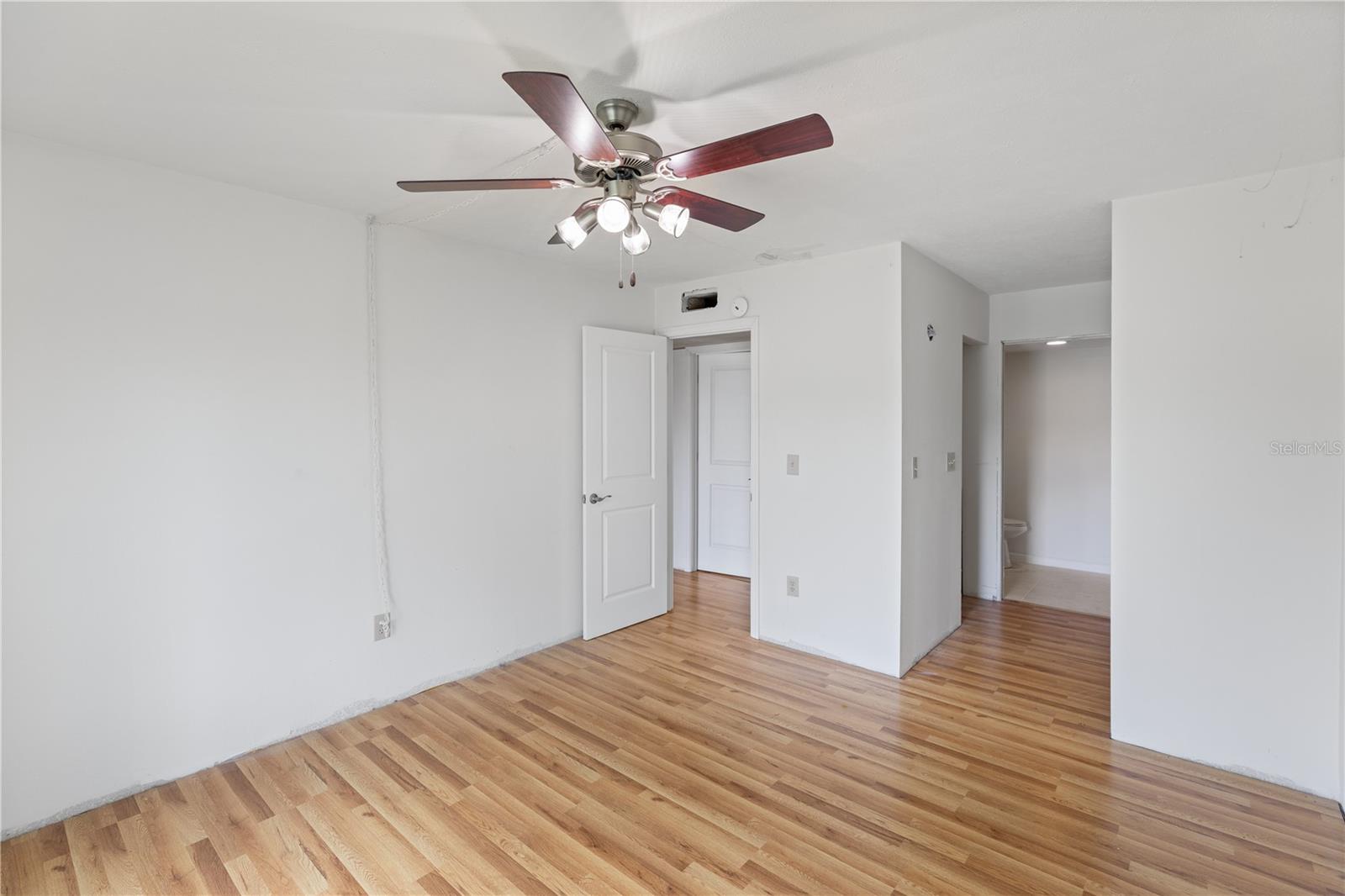 REGENCY HOUSE - Residential