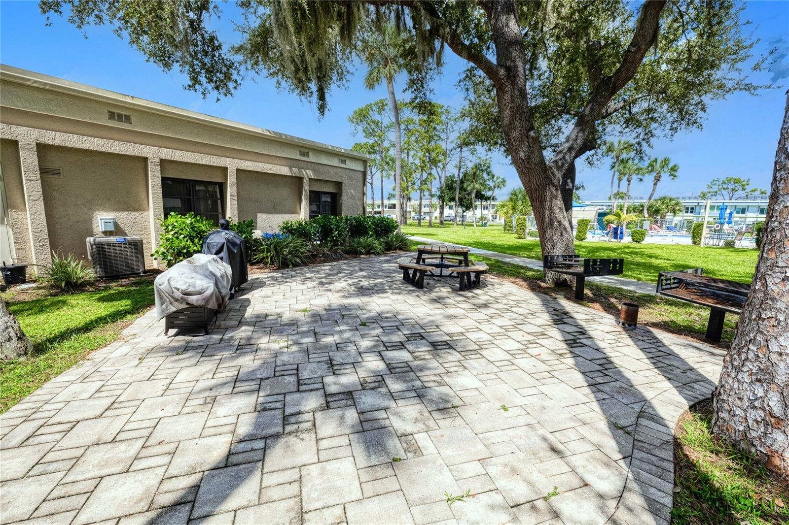 REGENCY HOUSE - Residential