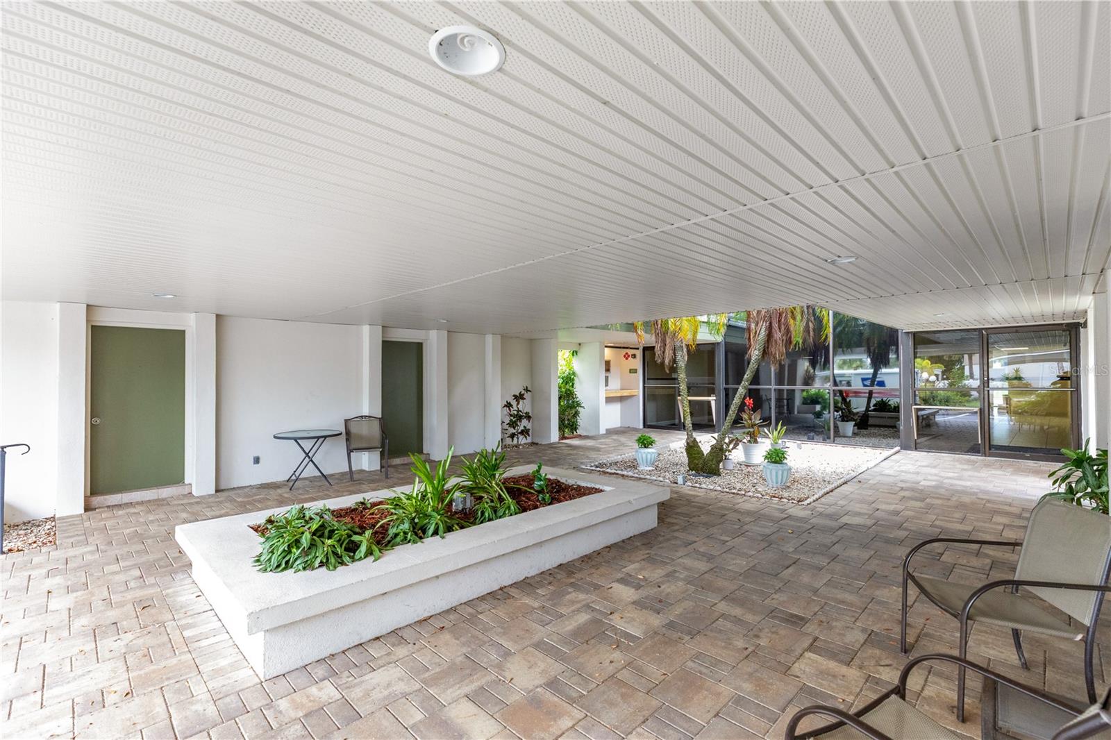 REGENCY HOUSE - Residential