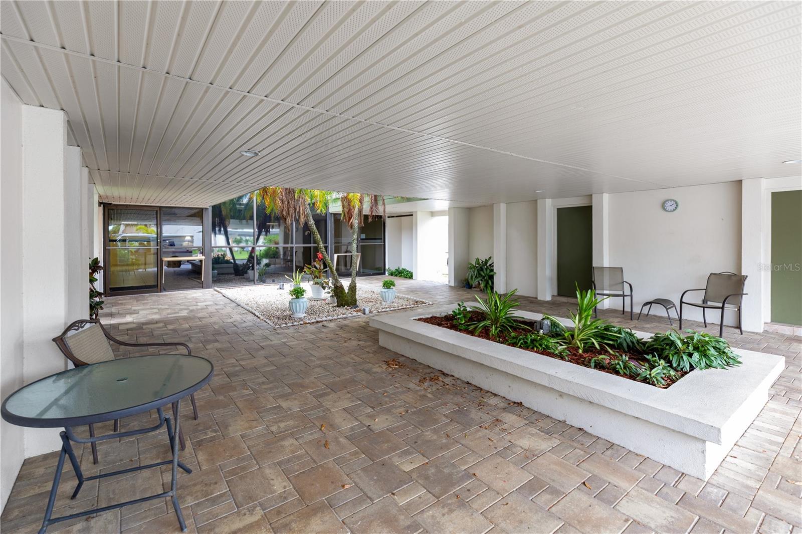 REGENCY HOUSE - Residential
