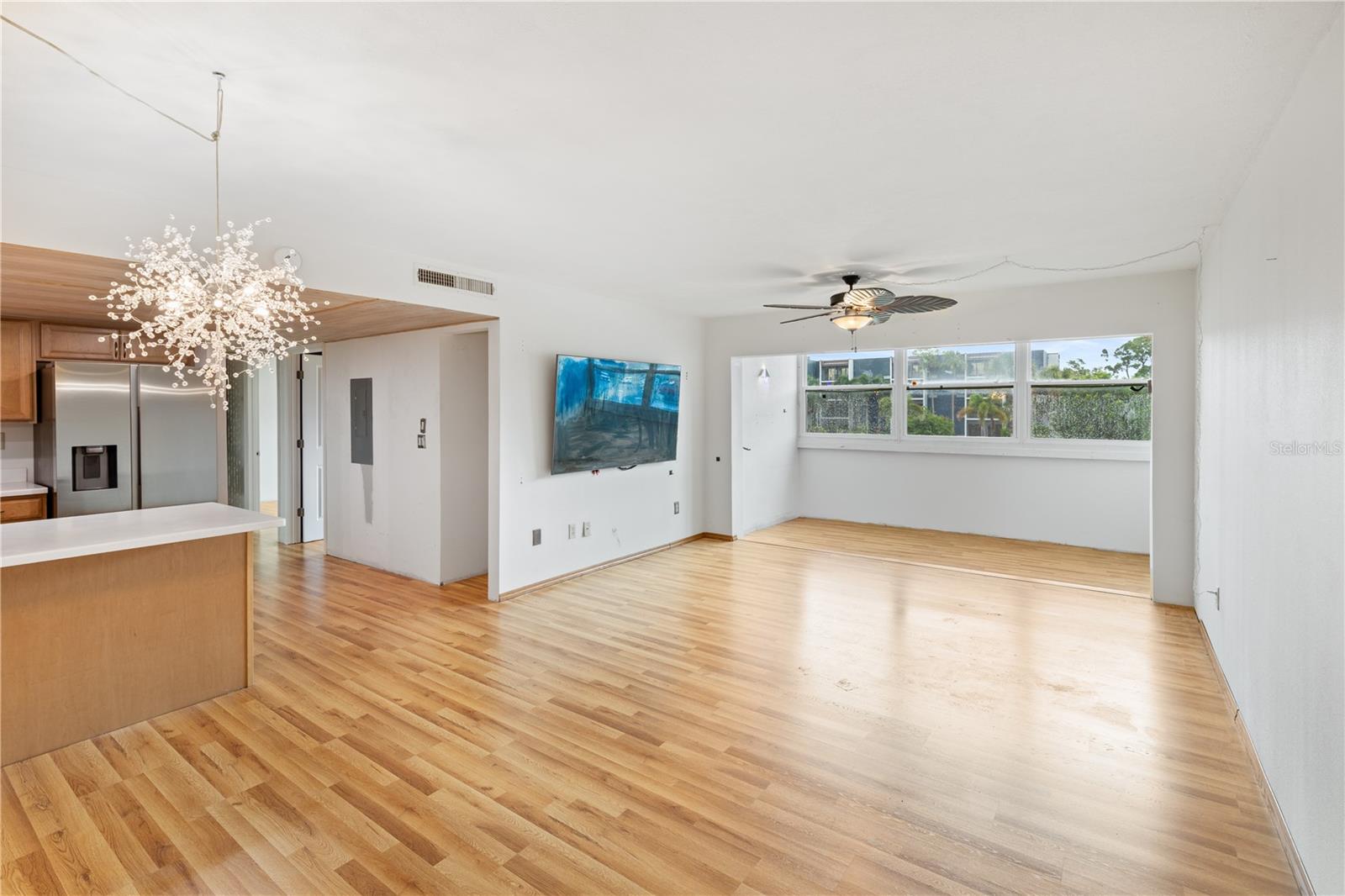 REGENCY HOUSE - Residential
