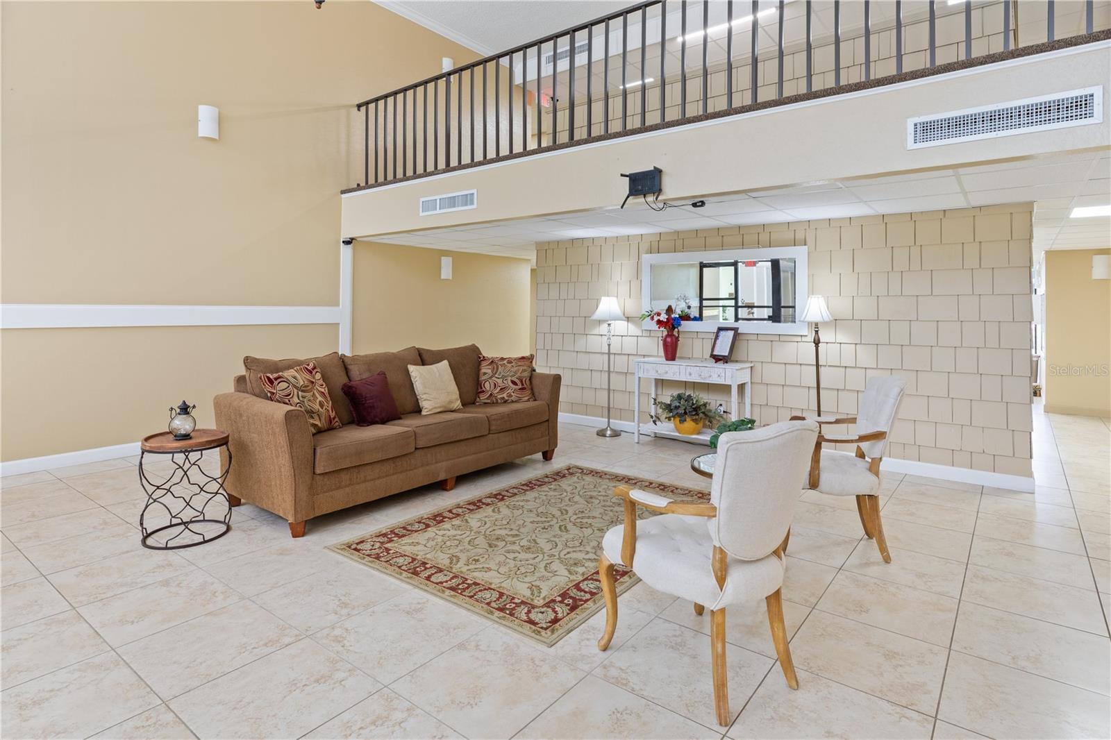 REGENCY HOUSE - Residential