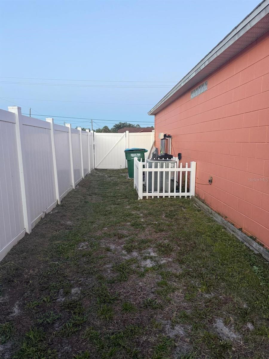 DELTONA LAKES - Residential