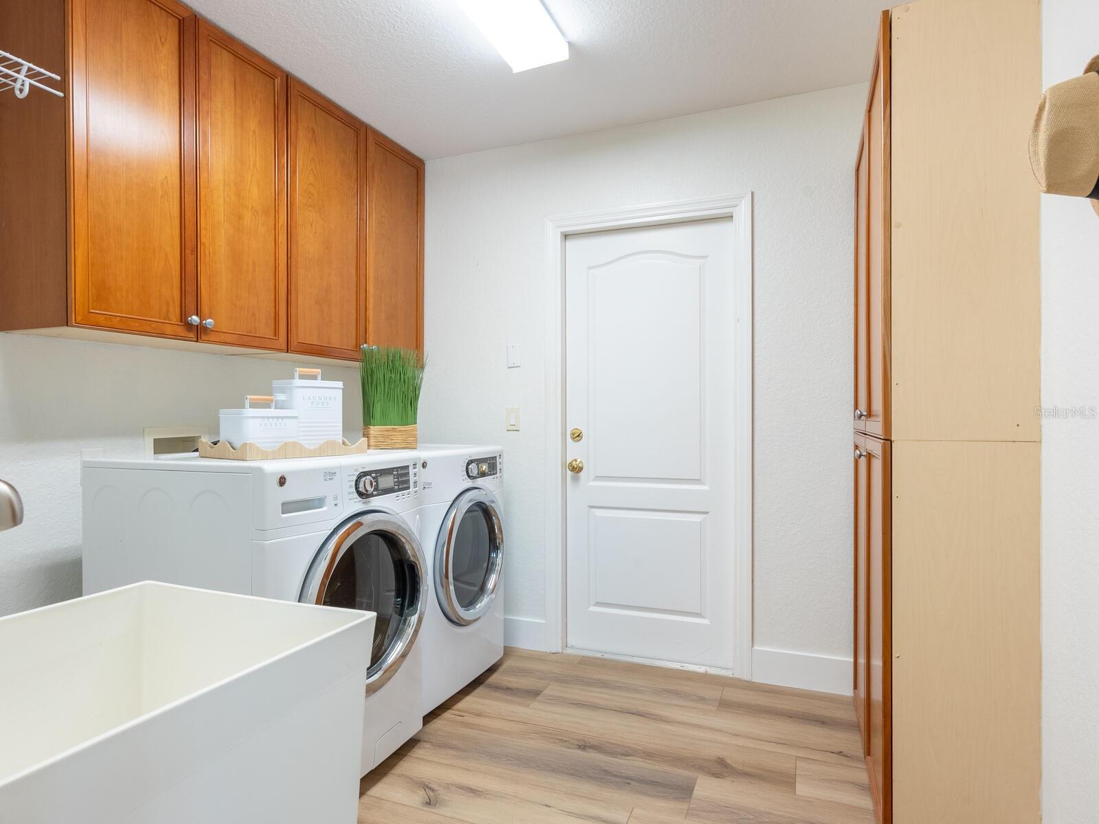 SIESTA ISLES UNIT 4 - Residential