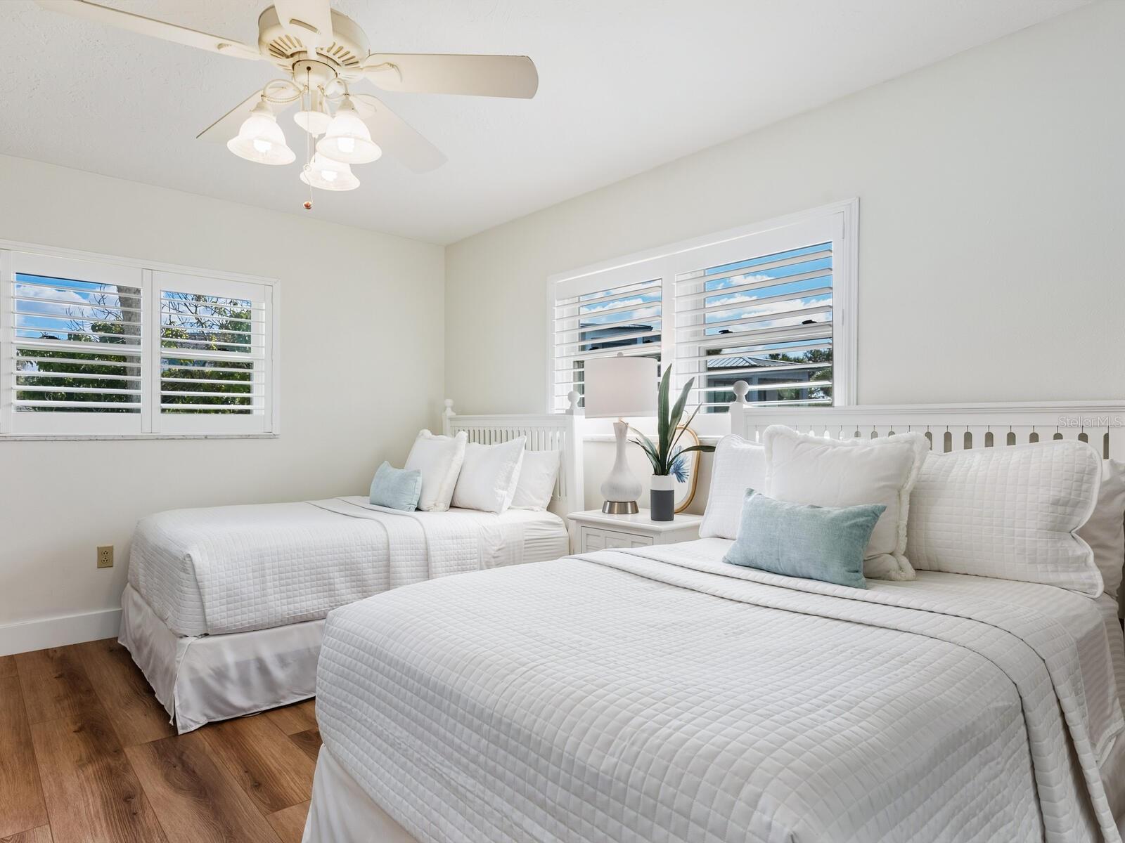 SIESTA ISLES UNIT 4 - Residential