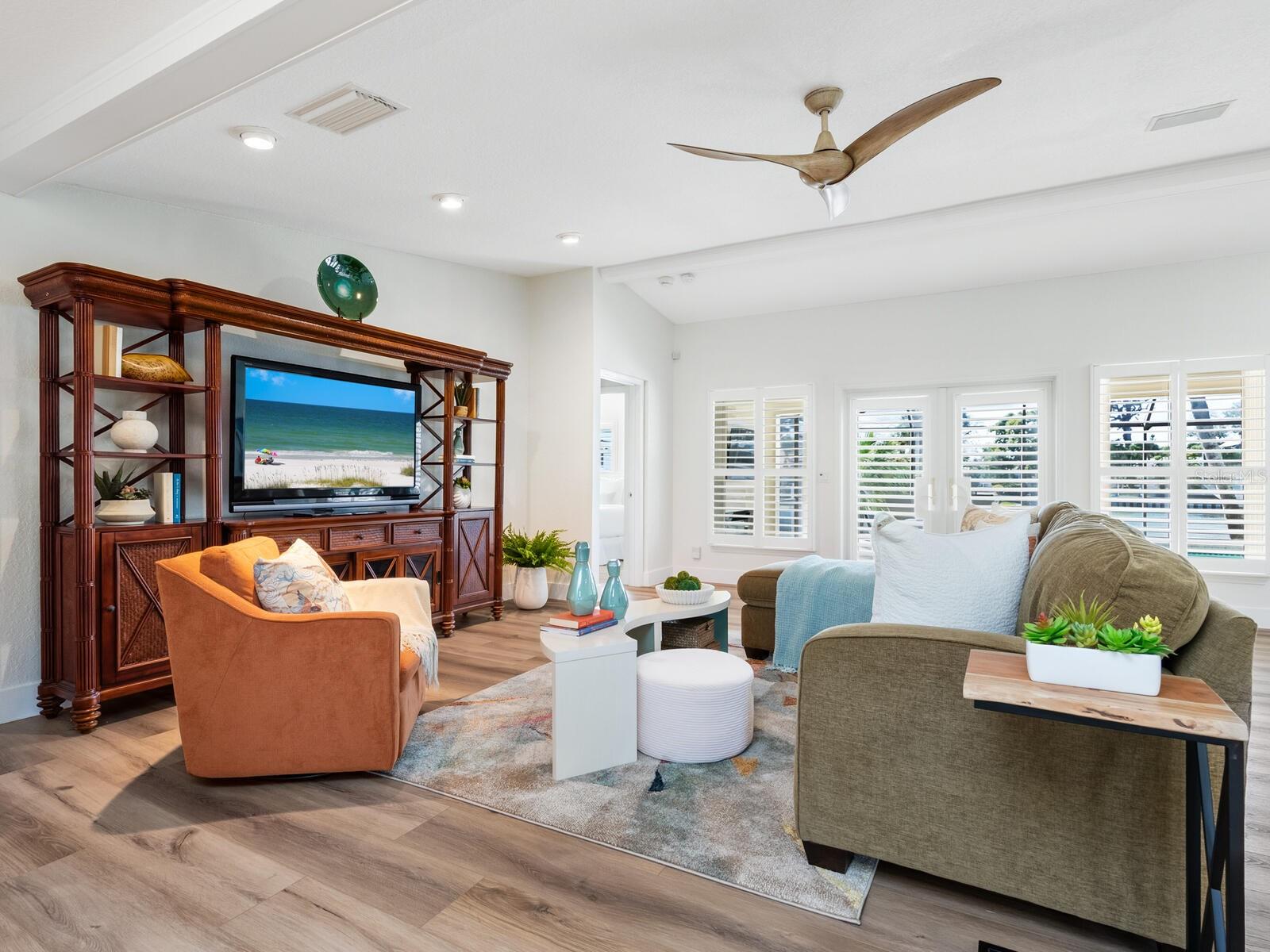 SIESTA ISLES UNIT 4 - Residential