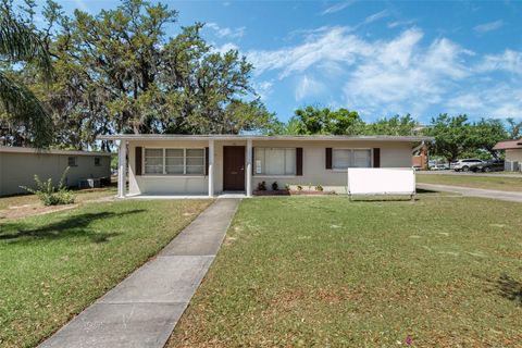 Photo of 740 Lake Avenue, Clermont, FL 34711 (MLS # G5095405)