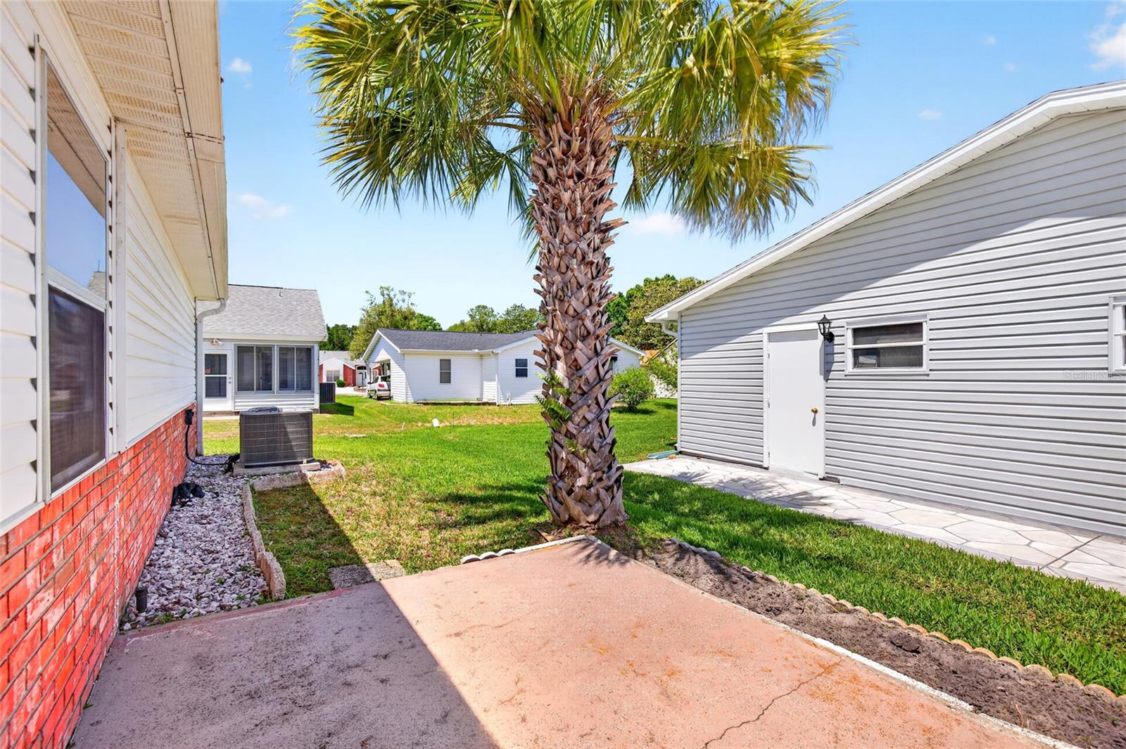 LADY LAKE ORANGE BLOSSOM GARDENS UNIT 16 - Residential