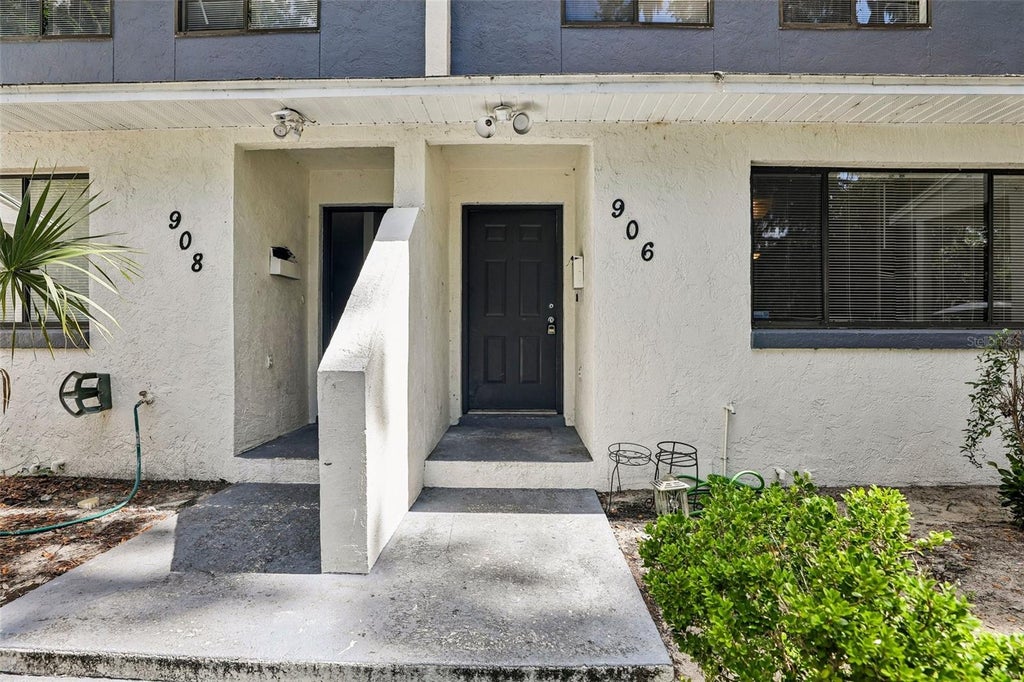 Photo of 904 Sumter Street, Leesburg, FL 34748 (MLS # O6419240)