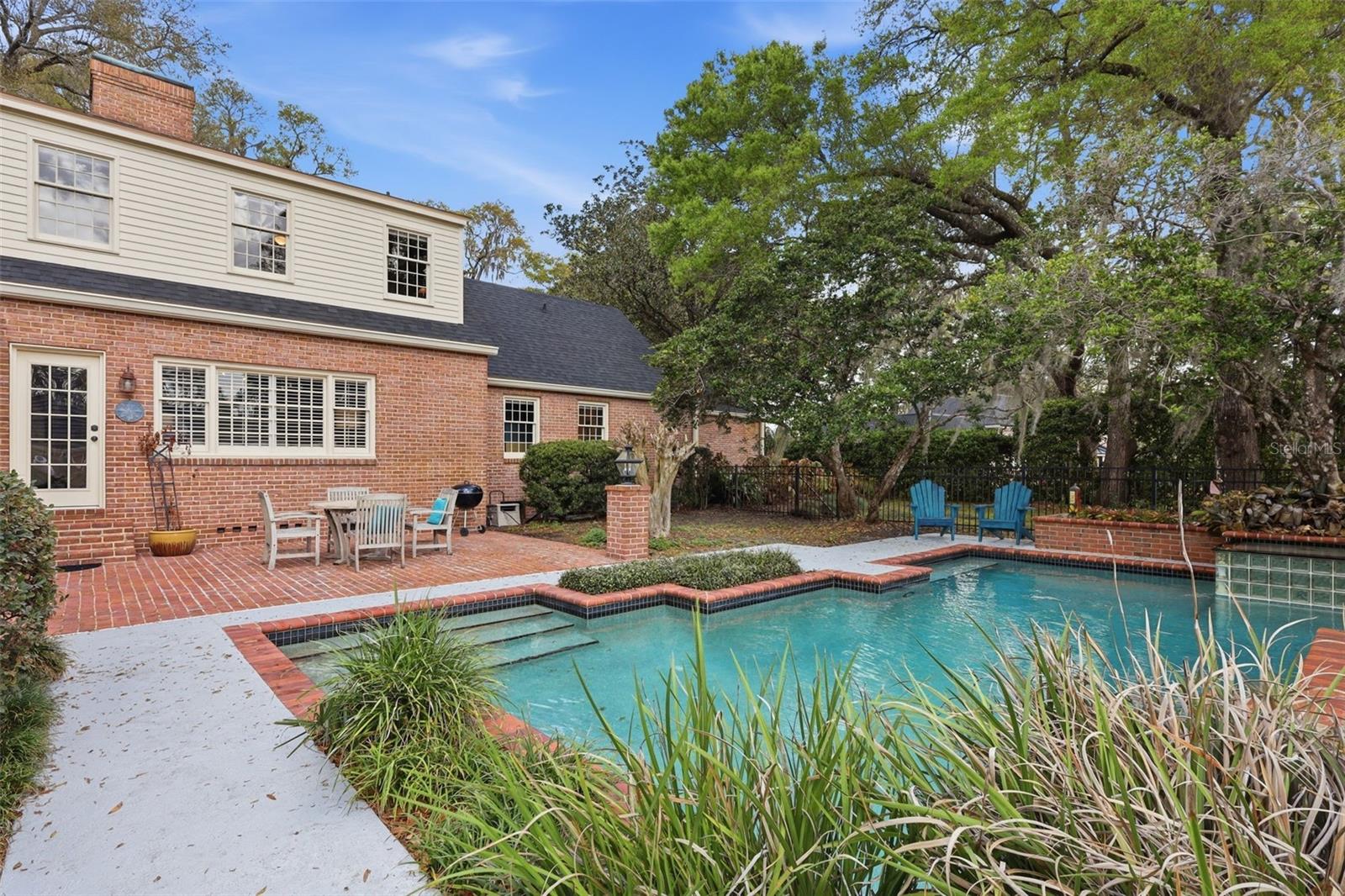 911 PINE TREE TERRACE