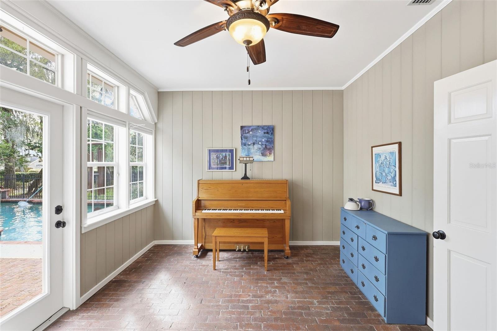 1730 - PINE TREE TERRACE - Residential