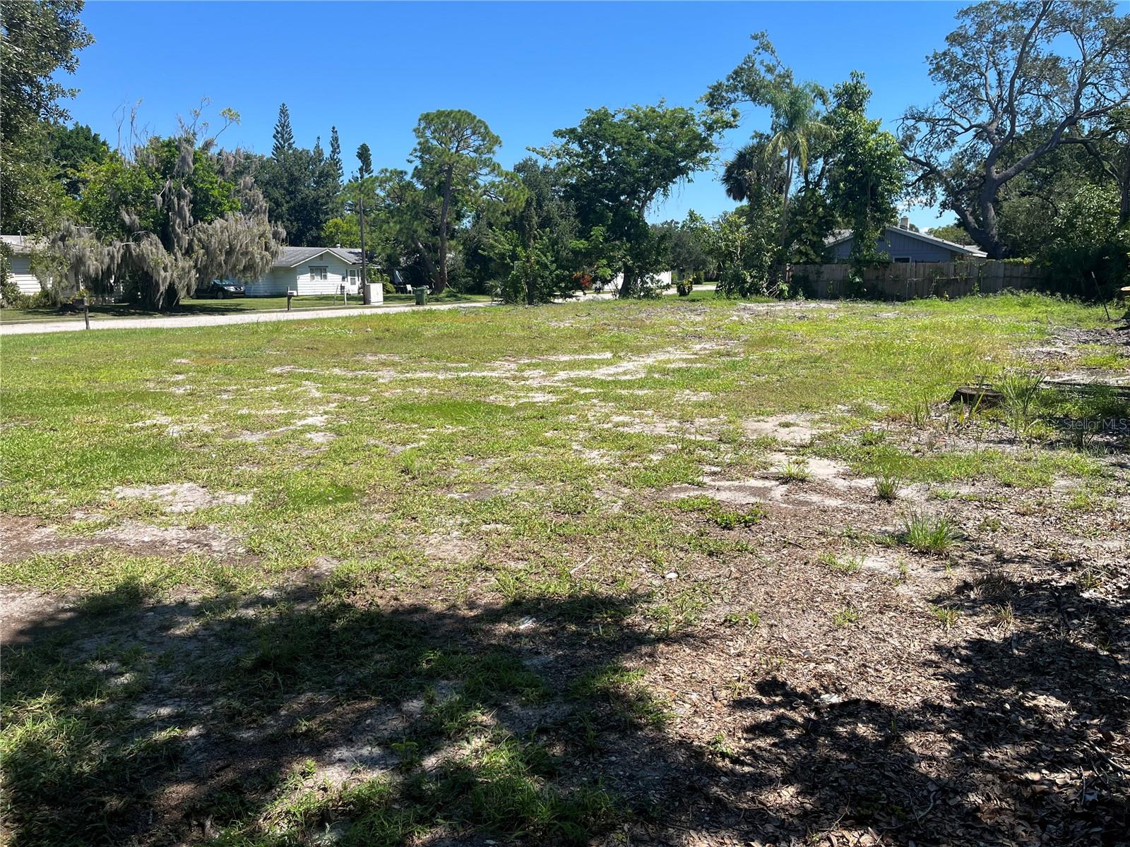 PAVER PARK ESTATES - Land