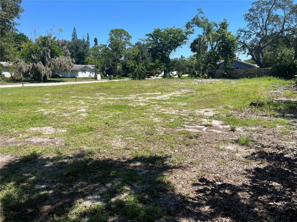 Photo of 2414 Pelican Drive, Sarasota, FL 34237 (MLS # A4665557)