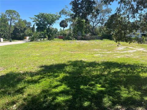 Photo of 2414 Pelican Drive, Sarasota, FL 34237 (MLS # A4665557)