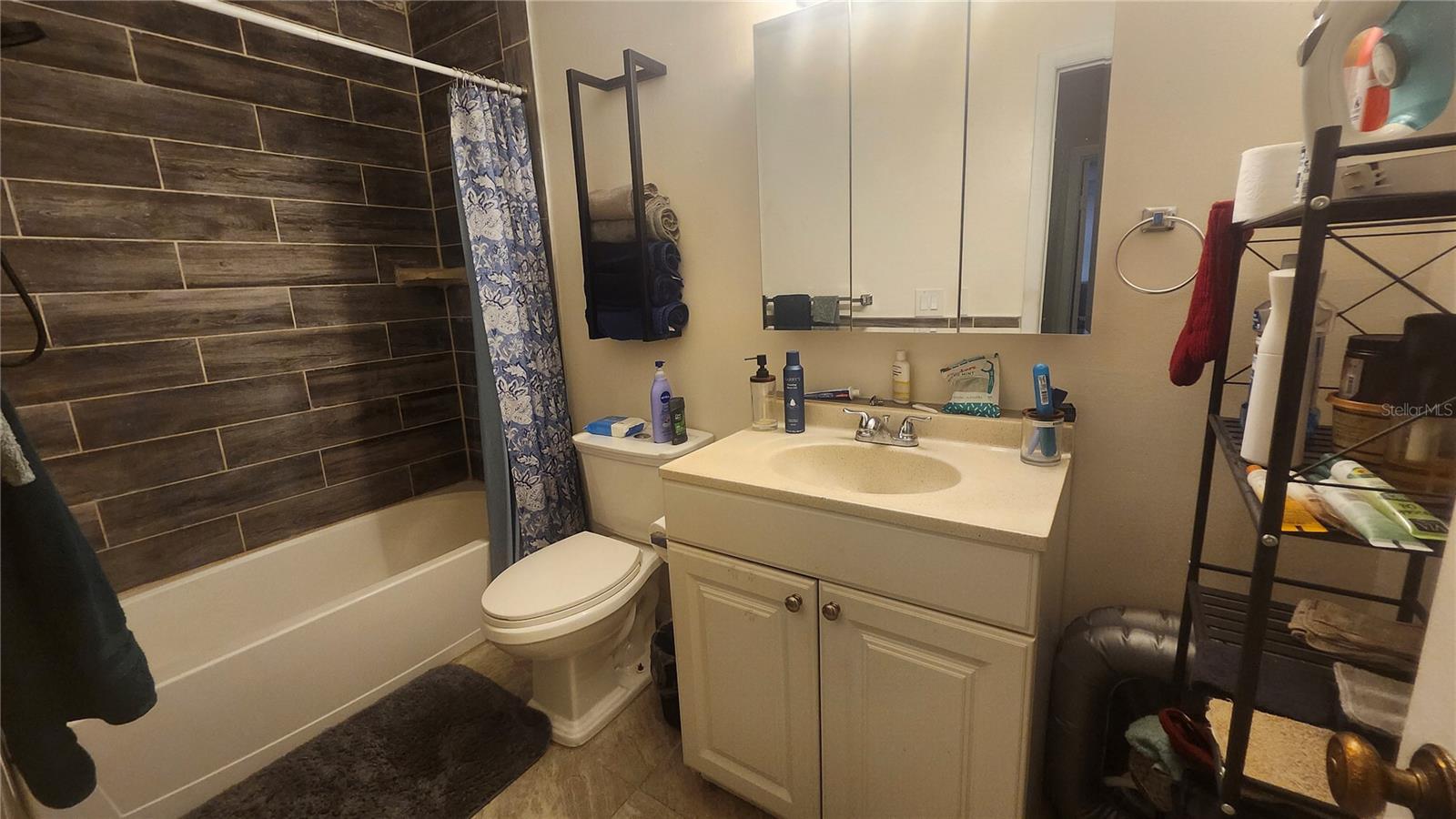 THE GREENS OF TOWNN COUNTRY - Residential Lease