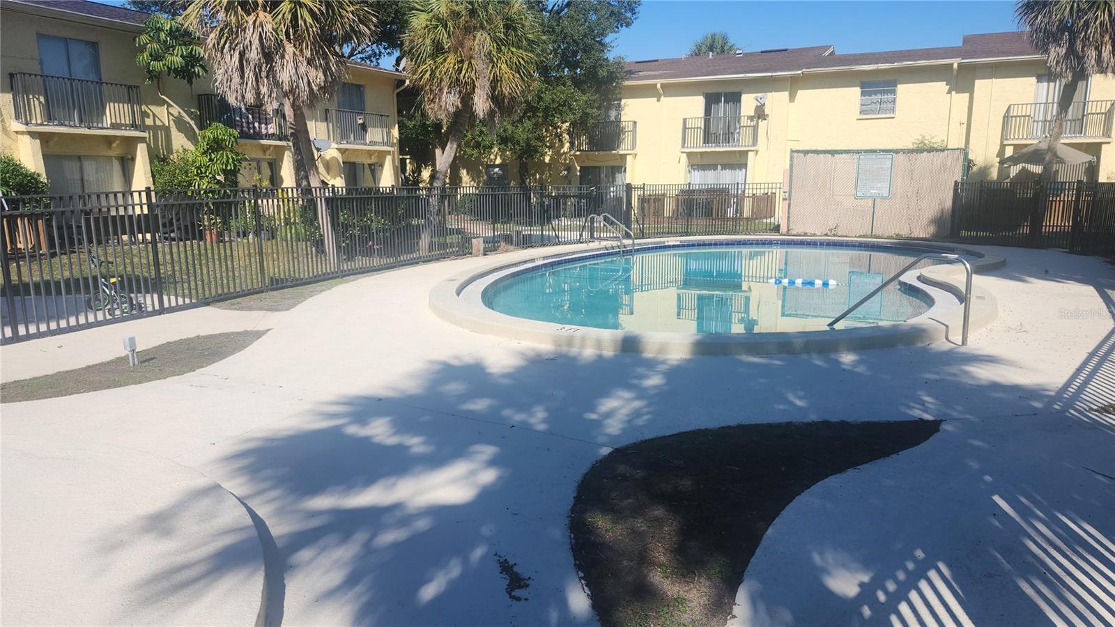 THE GREENS OF TOWNN COUNTRY - Residential Lease