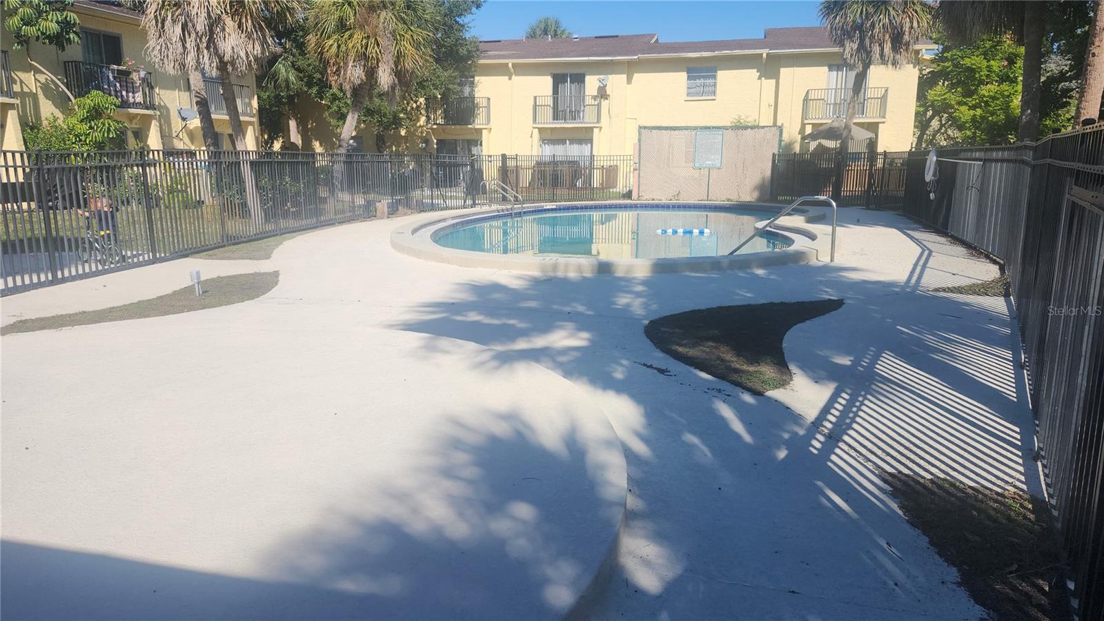 THE GREENS OF TOWNN COUNTRY - Residential Lease