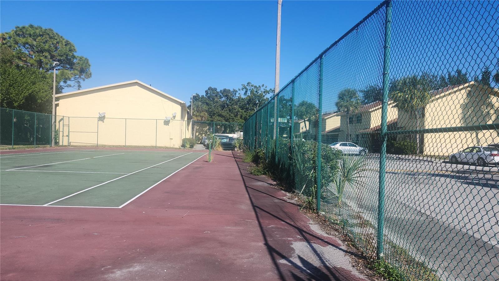 THE GREENS OF TOWNN COUNTRY - Residential Lease