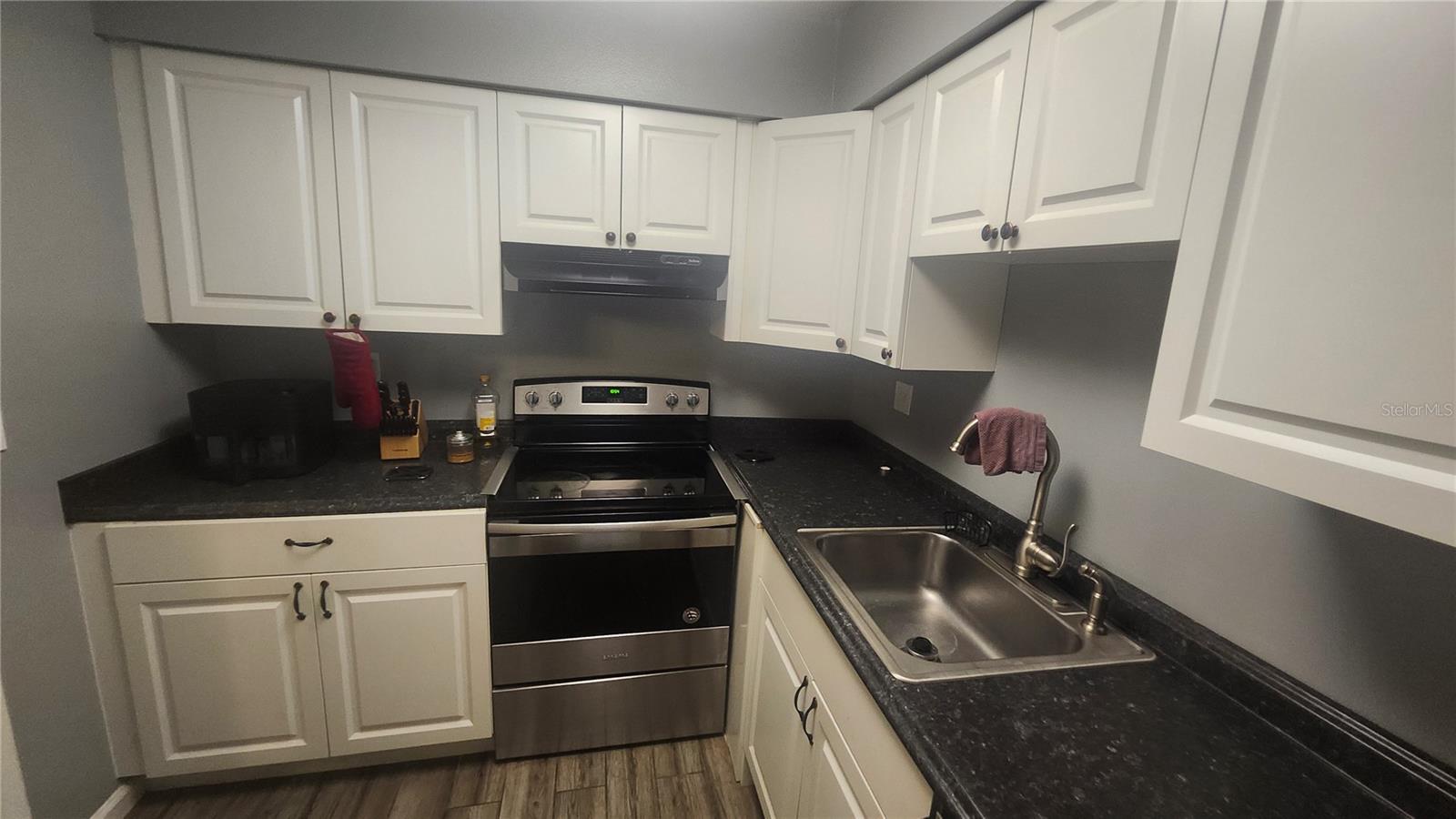 THE GREENS OF TOWNN COUNTRY - Residential Lease